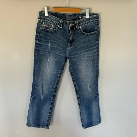 Miss Me Boyfriend Capri Jeans - Picture 2 of 11